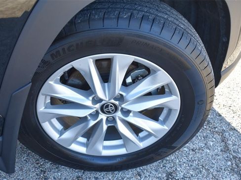 Used 2024 Toyota Corolla Cross LE w/ Moonroof Package image 14