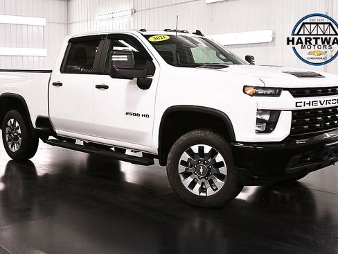 Used 2021 Chevrolet Silverado 2500 Custom w/ Custom Value Package AWD/4WD image 1