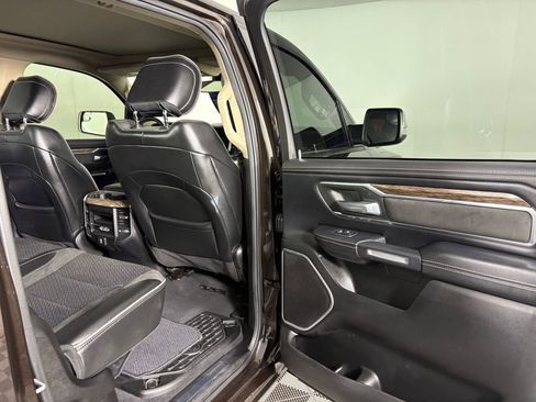 Used 2019 RAM 1500 Laramie image 31