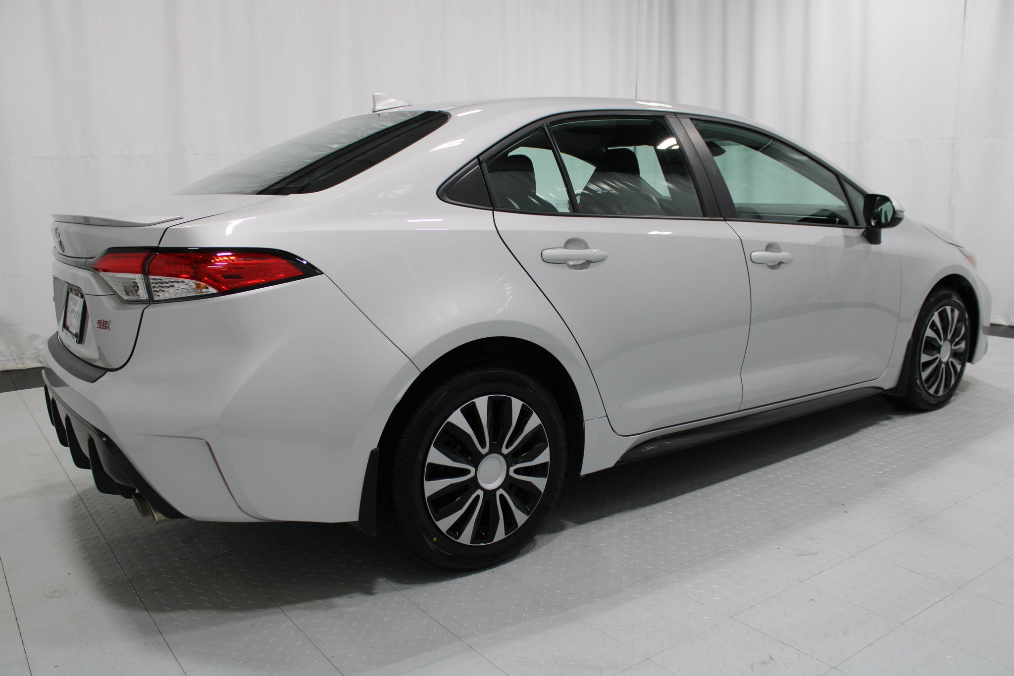 Used 2024 Toyota Corolla SE w/ SE Premium Package FWD image 6