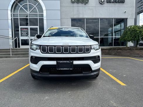 Used 2022 Jeep Compass Latitude w/ Sun and Sound Group AWD/4WD image 8