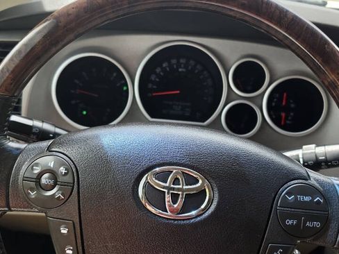 Used 2010 Toyota Sequoia Platinum RWD image 19