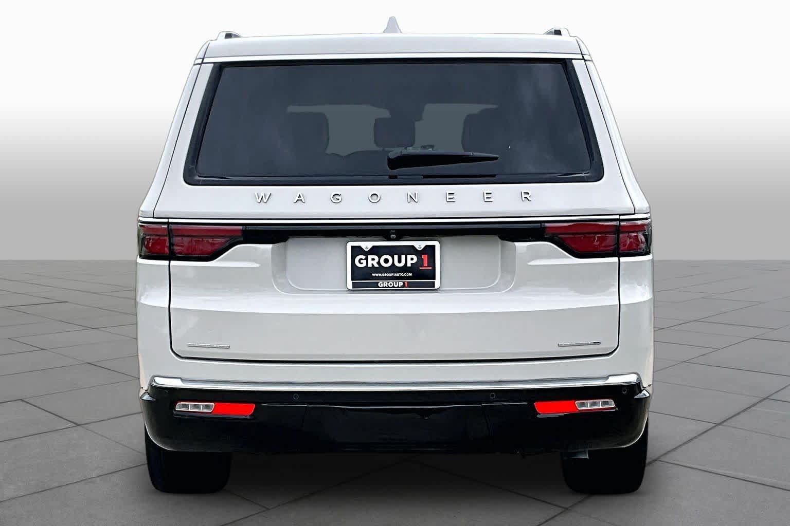 Used 2022 Jeep Wagoneer Series II w/ Convenience Group I AWD/4WD image 5