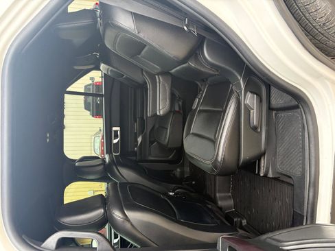 Used 2020 Ford Explorer XLT w/ Equipment Group 202A AWD/4WD image 14