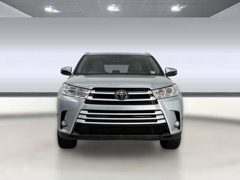 Used 2017 Toyota Highlander XLE AWD/4WD image 6