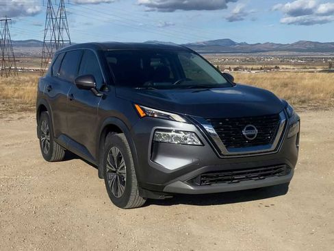 Used 2021 Nissan Rogue SV image 3