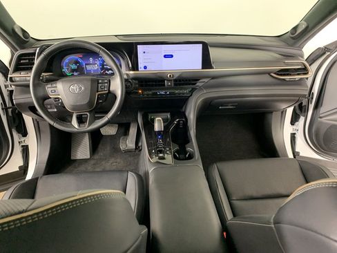 Used 2024 Toyota Crown Limited image 35