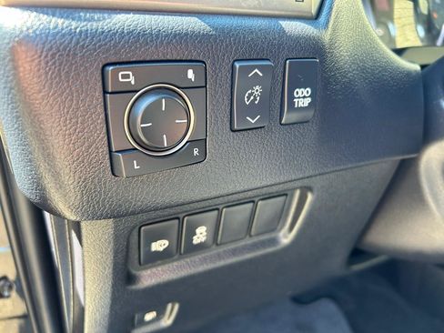 Used 2018 Lexus GX 460 Premium w/ Premium Package AWD/4WD image 12