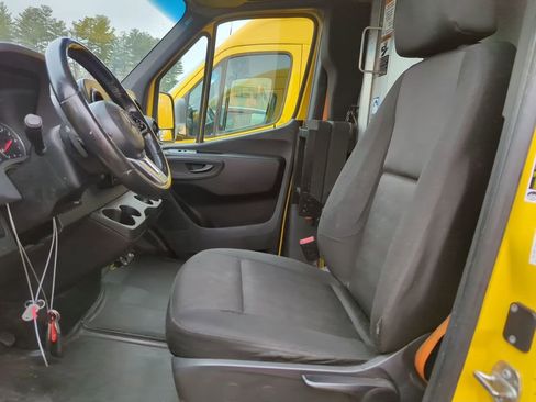 Used 2021 Mercedes-Benz Sprinter 2500 image 6