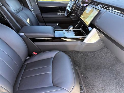 New 2025 Land Rover Range Rover Long Wheelbase SE image 11