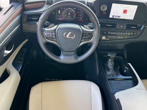Used 2025 Lexus ES 300h w/ Premium Package FWD image 16