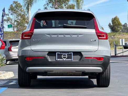 Certified 2025 Volvo XC40 B5 Plus image 4