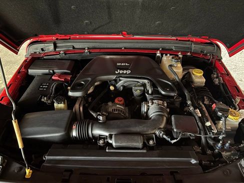 Used 2018 Jeep Wrangler Unlimited Sport S AWD/4WD image 21