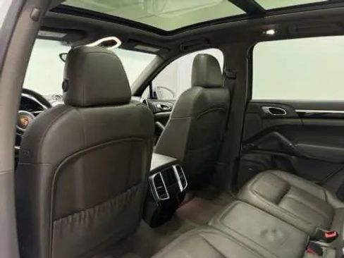 Used 2018 Porsche Cayenne Platinum Edition image 12