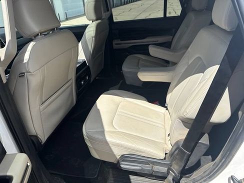 Used 2021 Ford Expedition Platinum AWD/4WD image 4