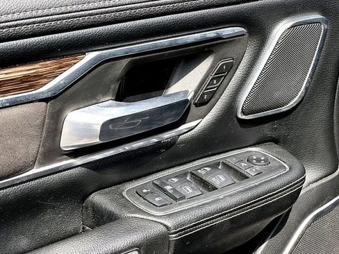 Used 2019 RAM 1500 Laramie AWD/4WD image 11