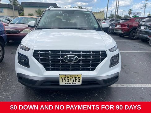 Used 2025 Hyundai Venue SEL FWD image 2