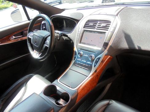 Used 2019 Lincoln Nautilus Select AWD/4WD image 13