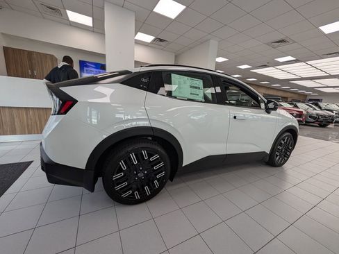 New 2026 Nissan Leaf Platinum+ w/ Cargo Package (Platinum+) FWD image 16
