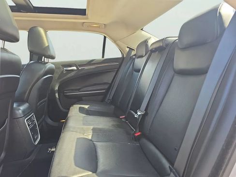 Used 2020 Chrysler 300 Limited RWD image 11
