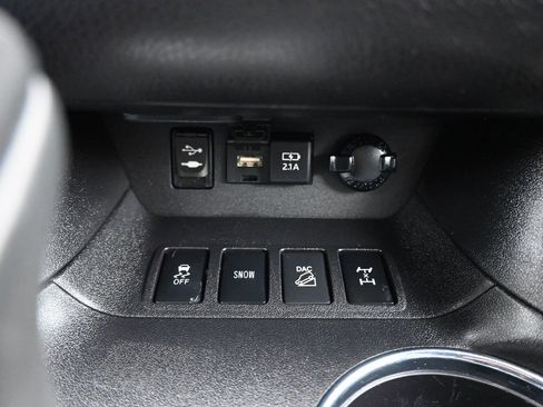 Used 2019 Toyota Highlander XLE image 23