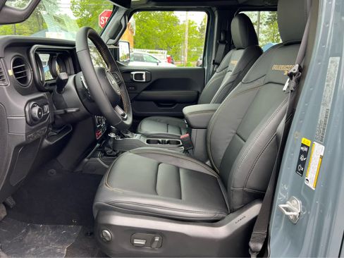 New 2025 Jeep Wrangler Unlimited Rubicon 392 image 17