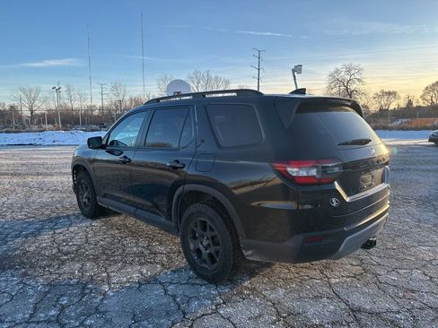 Used 2025 Honda Pilot TrailSport image 7