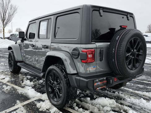 Used 2021 Jeep Wrangler Unlimited Sahara w/ Cold Weather Group image 15