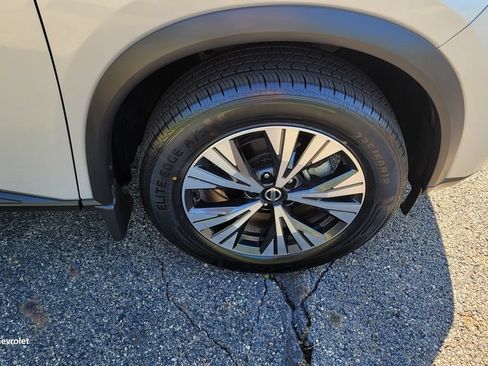 Used 2021 Nissan Rogue SV FWD image 15
