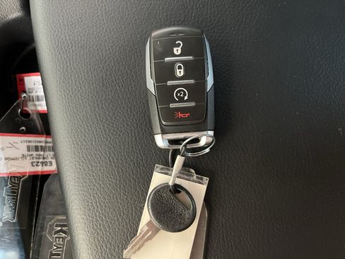 Used 2025 RAM 1500 Warlock AWD/4WD image 27