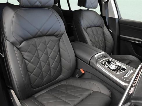 New 2026 BMW X7 xDrive40i w/ Premium Package image 9