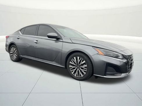 Used 2023 Nissan Altima 2.5 SV image 7