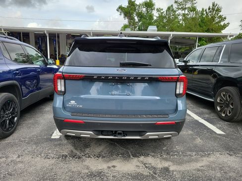 Used 2026 Ford Explorer Active w/ Active Comfort Package RWD image 5