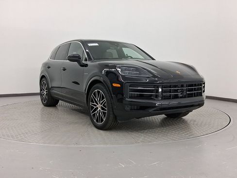 New 2025 Porsche Cayenne S image 7