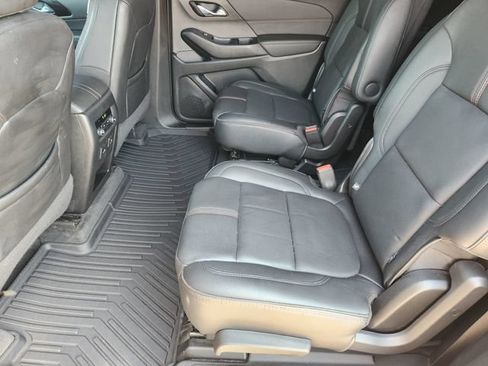 Used 2023 Chevrolet Traverse RS FWD image 30