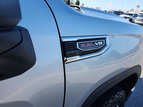 Used 2022 GMC Sierra 1500 SLT w/ SLT Premium Plus Package image 9