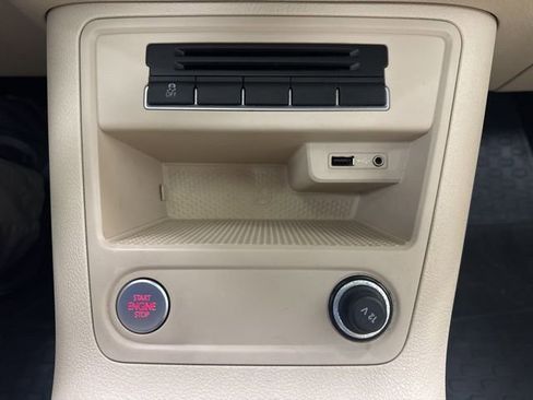 Used 2016 Volkswagen Tiguan SE image 17