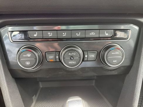 Used 2018 Volkswagen Tiguan SEL image 16