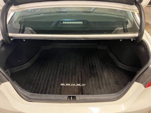 Used 2020 Toyota Camry SE image 11