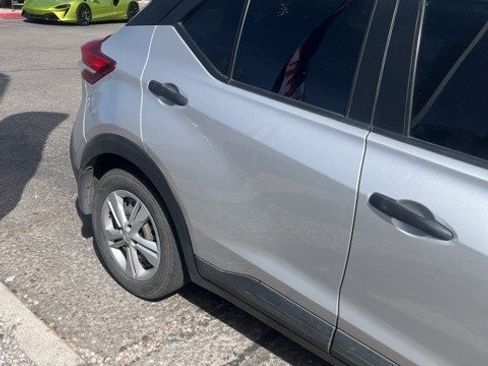 Used 2020 Nissan Kicks S image 10