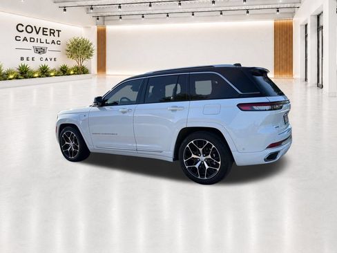 Used 2023 Jeep Grand Cherokee Summit AWD/4WD image 7