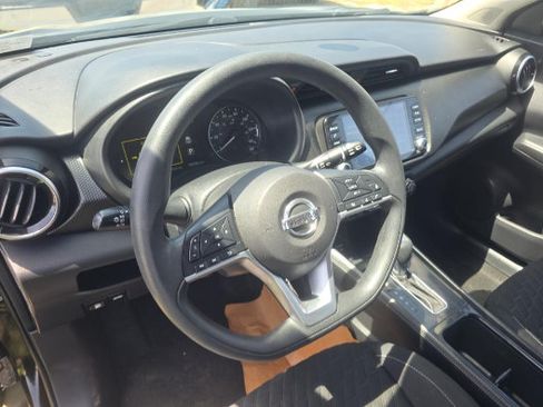 Used 2021 Nissan Kicks SV FWD image 5