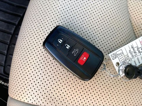 Used 2021 Toyota Highlander Limited image 14