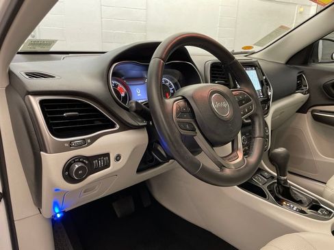 Certified 2021 Jeep Cherokee Limited w/ Elite Package FWD image 19