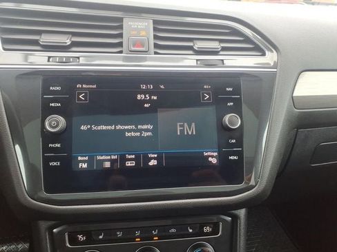 Used 2018 Volkswagen Tiguan SEL AWD/4WD image 18