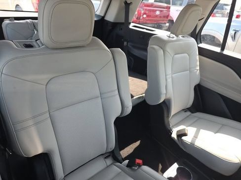 Used 2025 Lincoln Aviator AWD w/ Equipment Group 101A image 15