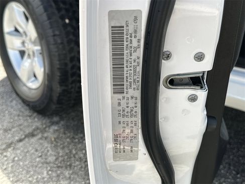 Certified 2019 RAM 1500 Classic SLT image 30