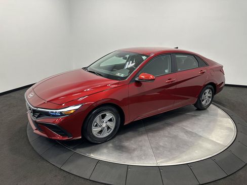 Certified 2024 Hyundai Elantra SE FWD image 4
