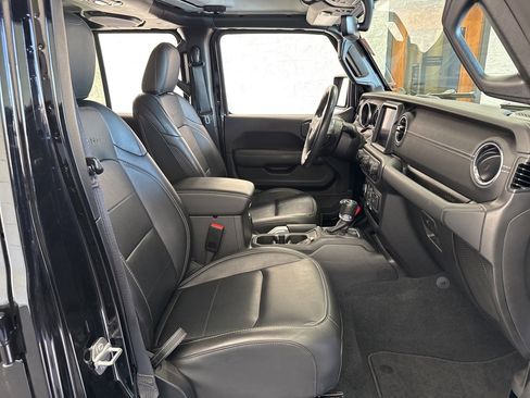 Used 2022 Jeep Wrangler Unlimited Sahara w/ Cold Weather Group image 46