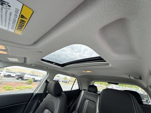 Used 2026 Hyundai Venue SEL FWD image 24